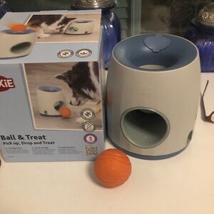Trixie Dog Activity Ball & Treat Strategy Game used 1X